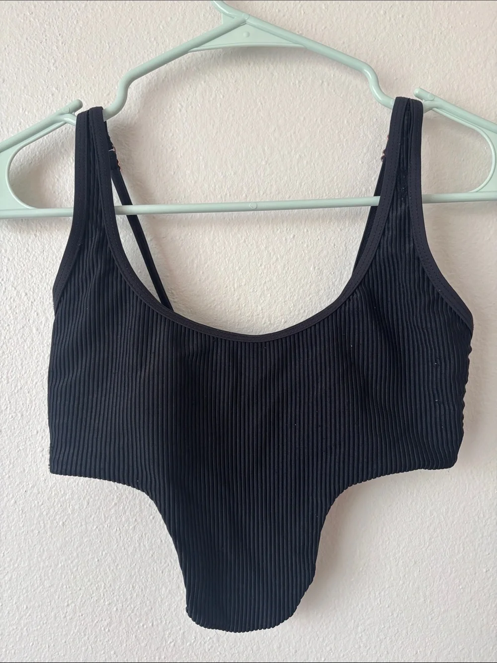 FRANKIES BIKINIS Black Ribbed Knotted Scoop Neck Wide Strap Greer Top Size XS